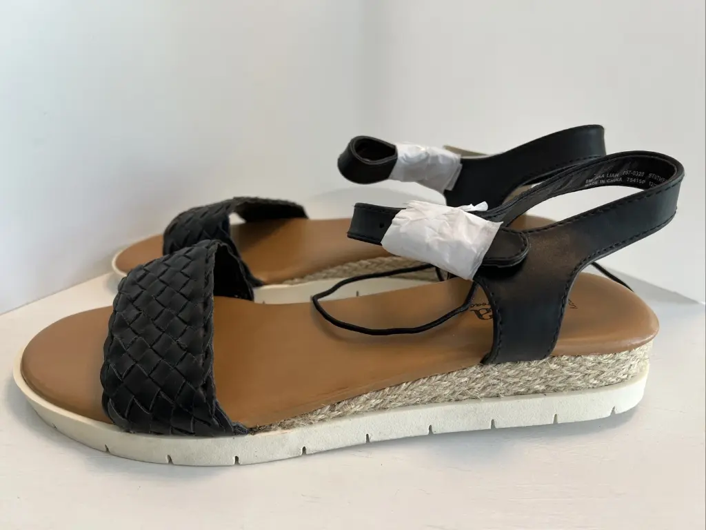Sandalias Con Tiras Liah Para Mujer De A.N.A. - Negro 8 1/2 Mediano | TRG191657322