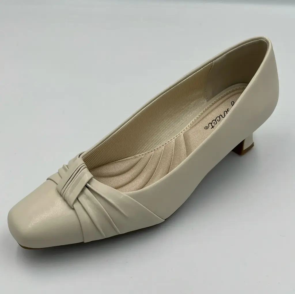 Zapatos De Tacón Bajo Easy Street Para Mujer - Hueso 7 1/2 Ancho | TRG185041041